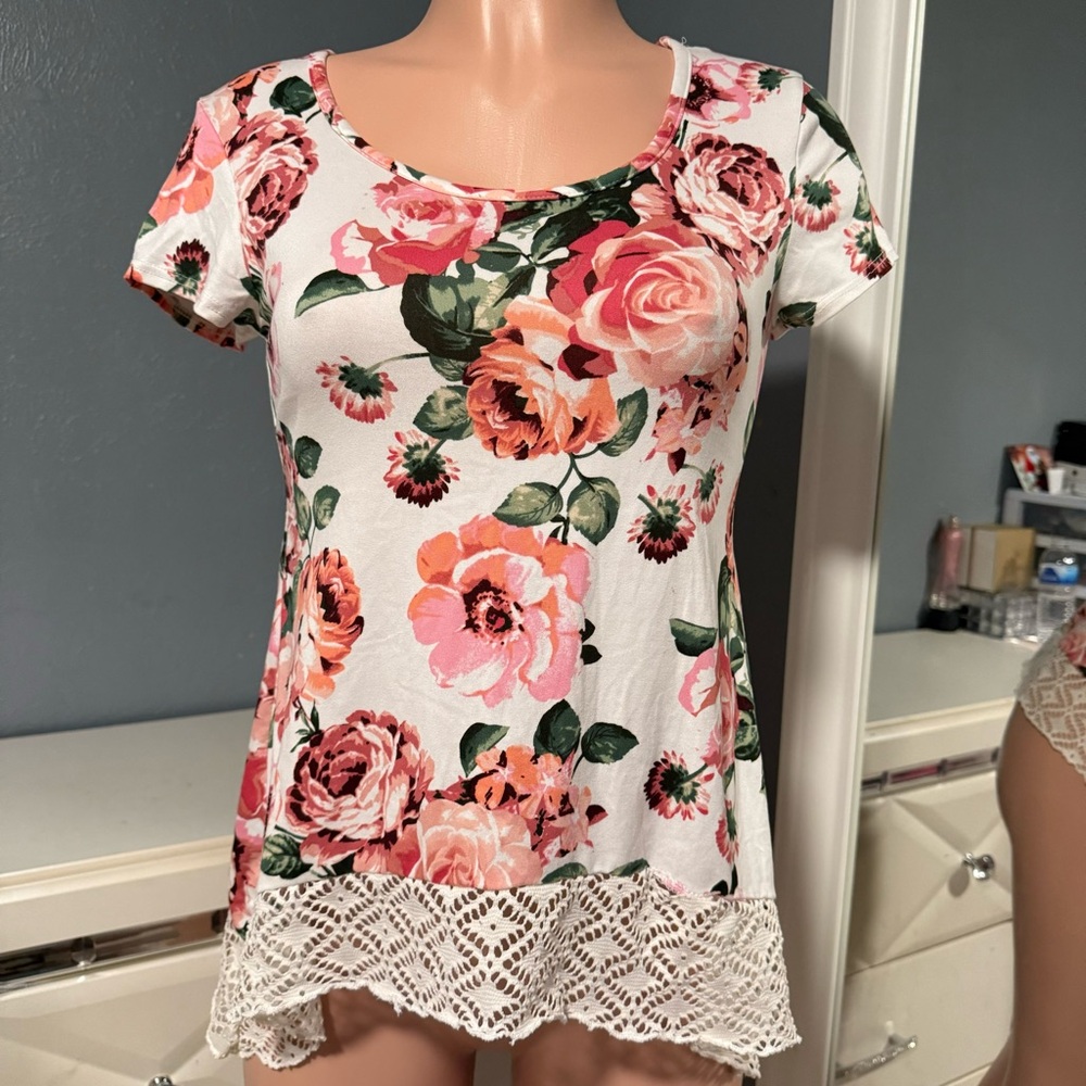 Discreet Floral Lace Hem Women's Top